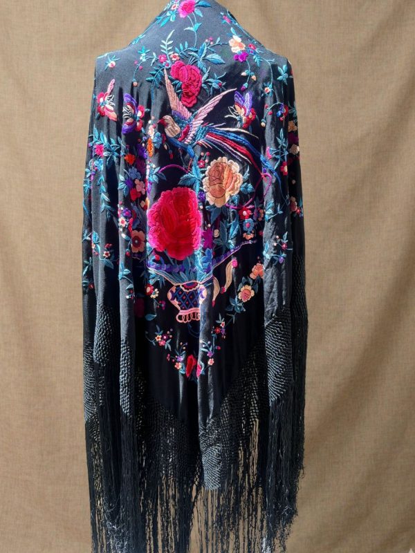 mantón antiguo negro con rosas
