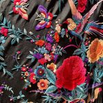 mantón antiguo negro con rosas