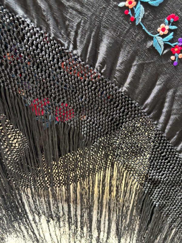 mantón antiguo negro con rosas