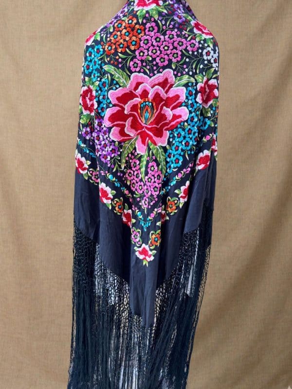 manton seda bordado negro con tulipan multicolor