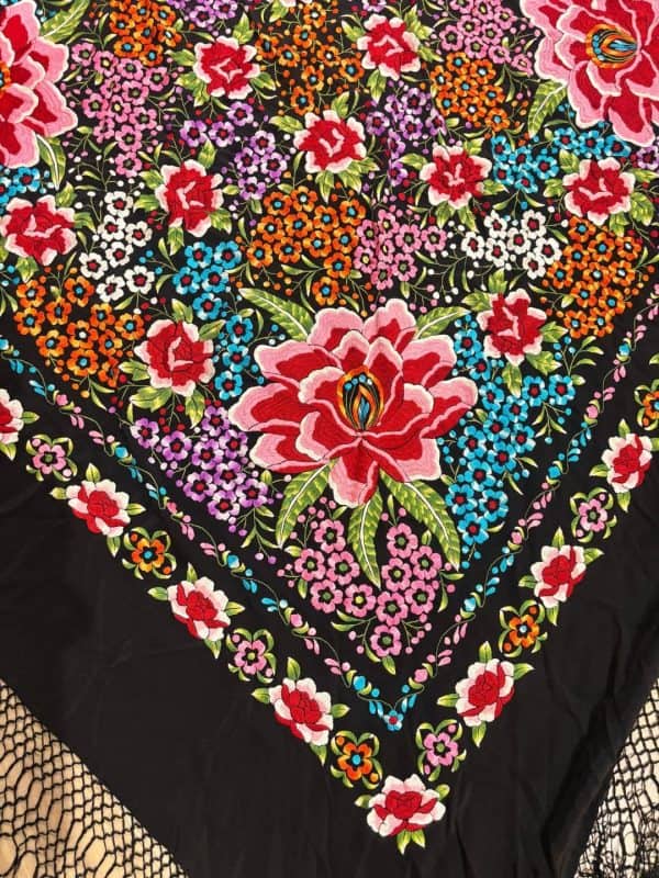 manton seda bordado negro con tulipan multicolor