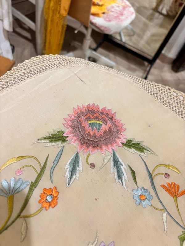mantón beige con flores