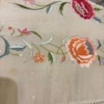 mantón beige con flores