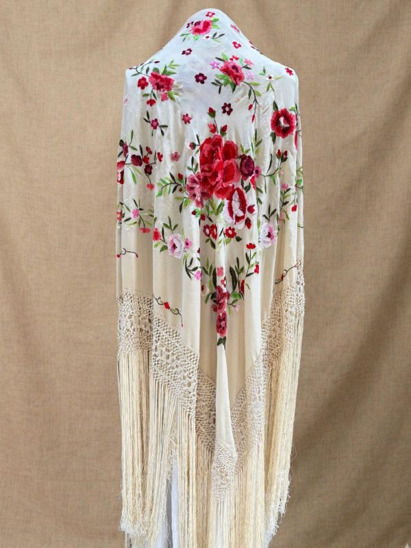 mantón beige bordado coral