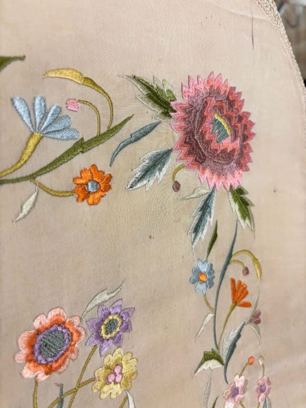 mantón beige con flores