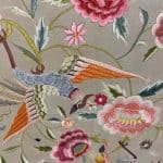 mantón antiguo bordado con flores y ave