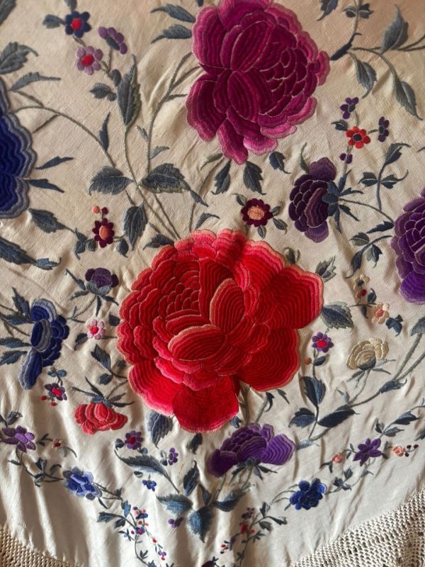 mantón seda marfil flores multicolor