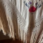 mantón seda marfil flores multicolor