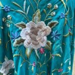 mantón azul turquesa bordado beige