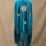 mantón azul turquesa bordado beige