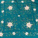 mantón azul turquesa bordado beige